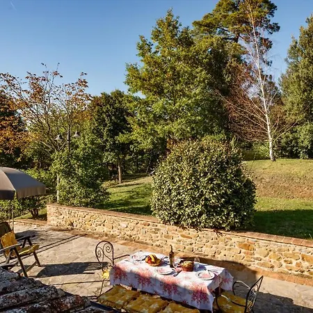 Popoltaio-schiacciato Sleeps 4 Pool T762687 Ravigliano
